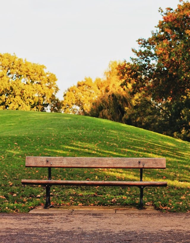 pose de banc et mobilier urbain